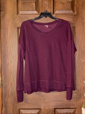 Women's Long-Sleeve Crewneck Sweatshirt in Burgundy